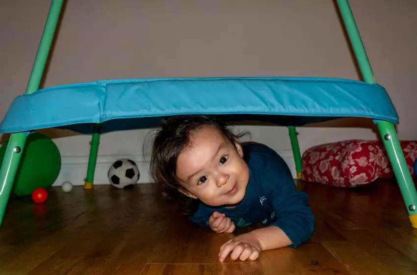 Apa Bedanya Underneath dan Beneath dalam Bahasa Inggris? - Kampung Inggris