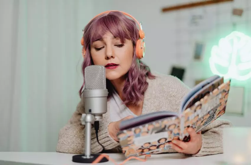 Cara Belajar TOEFL dari Podcast - Kampung Inggris