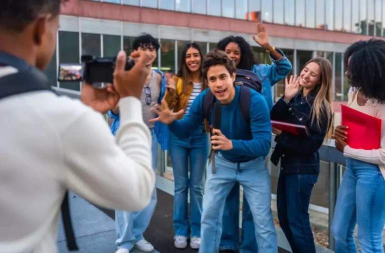 Gen Z & Cara Mereka Belajar Bahasa Inggris 2026 - Kampung Inggris