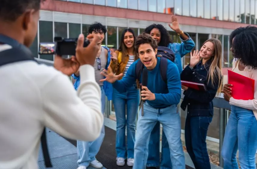 Gen Z & Cara Mereka Belajar Bahasa Inggris 2026 - Kampung Inggris